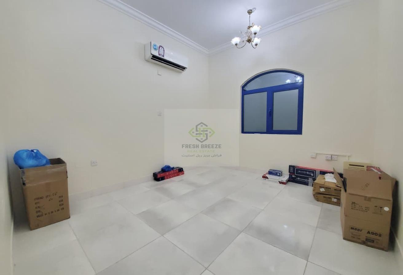 Unfurnished 5 Bedrooms Villa in Al Hilal area - Villa in Financial Square