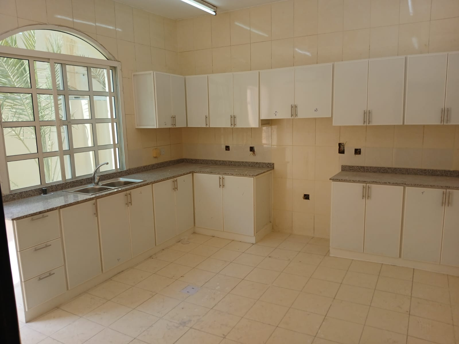 Affordable 5BHK Villa in Ain Kaled - Compound Villa in Ain Khaled