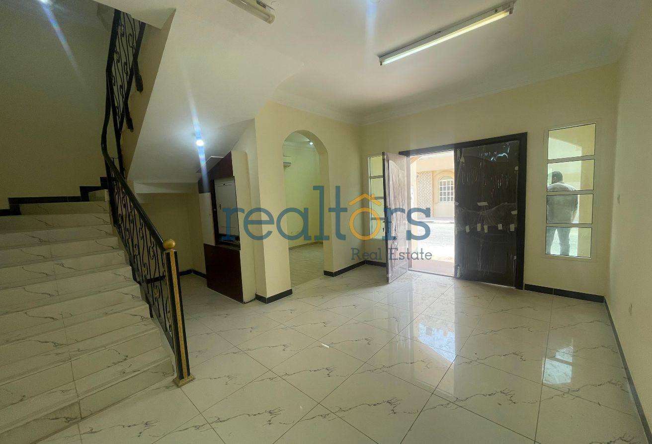 Newly renovated 5 BHK family compound - Compound Villa in Wadi Al Shaheeniya Street