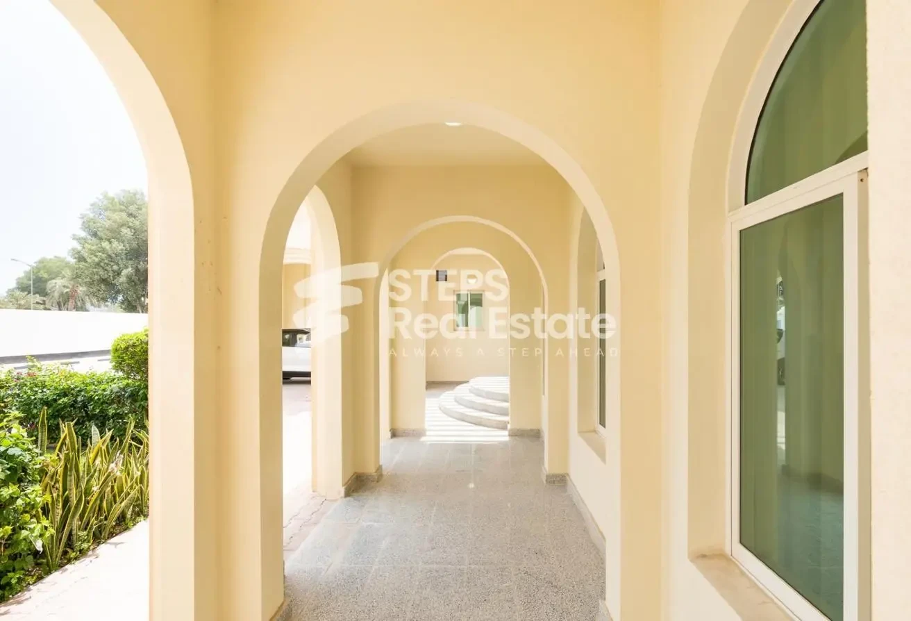 2 Months Free | Luxury 5BR Villa with Beach Access - Compound Villa in West Bay Lagoon Street