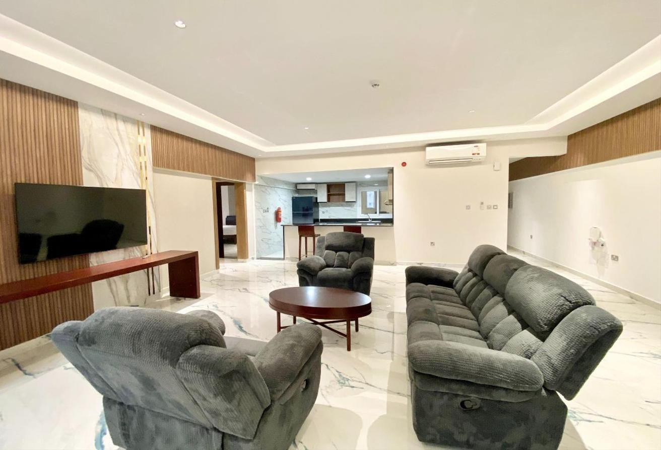 WELL MAINTAINED 2 BEDROOM APARTMENT IN MANSOURA