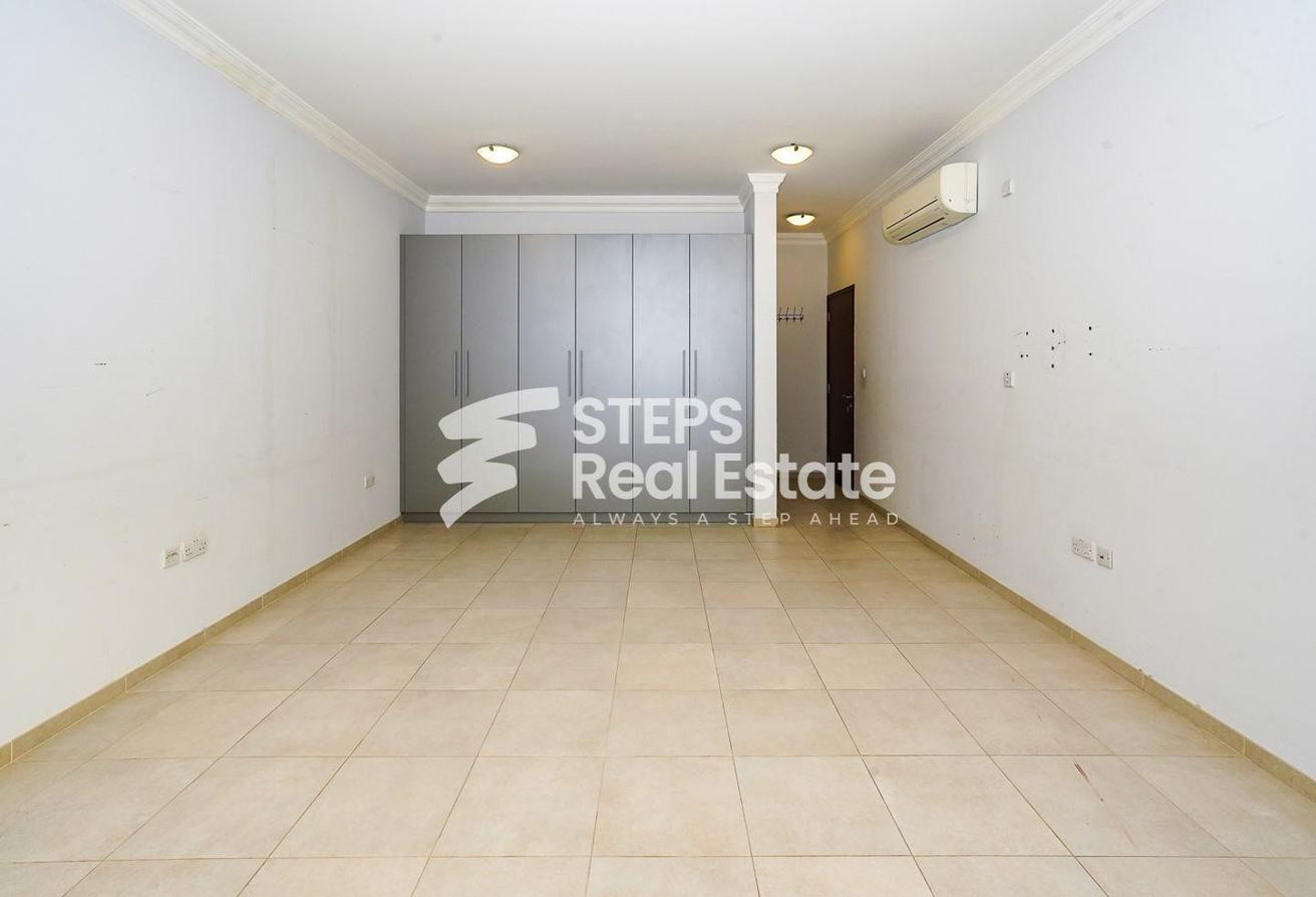 4-Bedroom Compound Villa for Rent Ain Khaled - Compound Villa in Umm Al Seneem Street