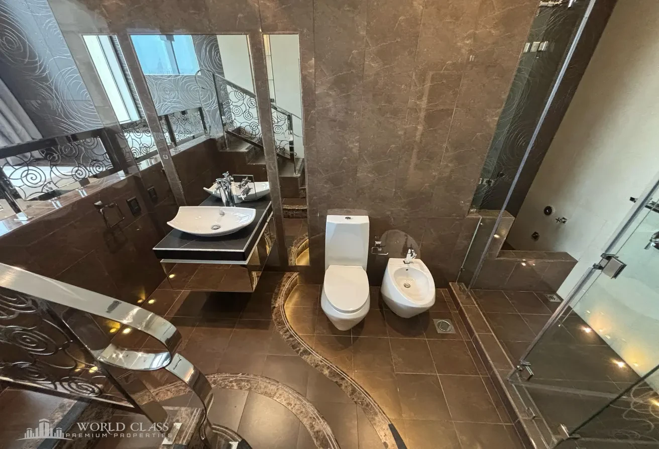 Luxurious 4 Bedrooms Penthouse | Fully Furnished - Penthouse in Doha
