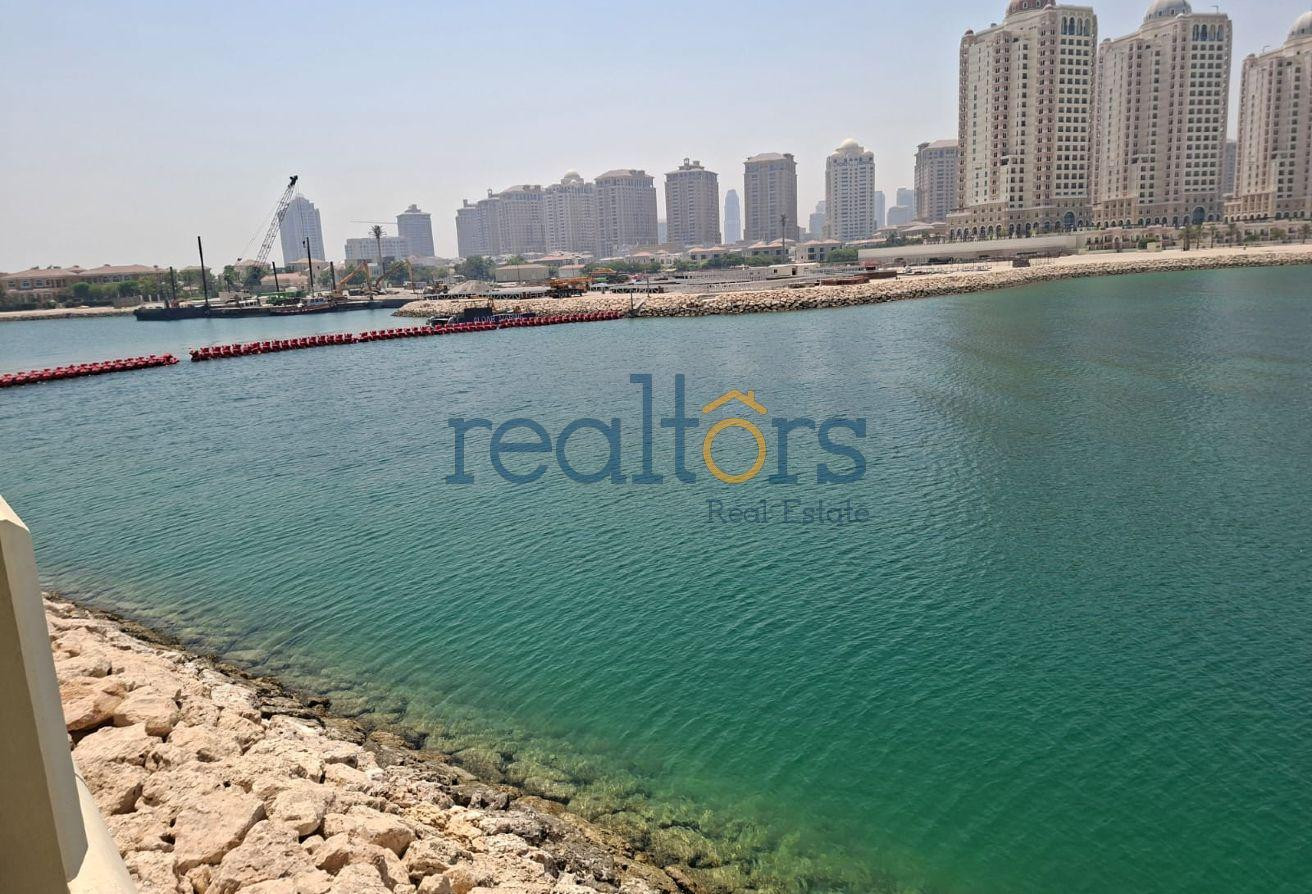 Rare waterfront 2 bedroom townhouse. 1 month free - Apartment in Tower 29