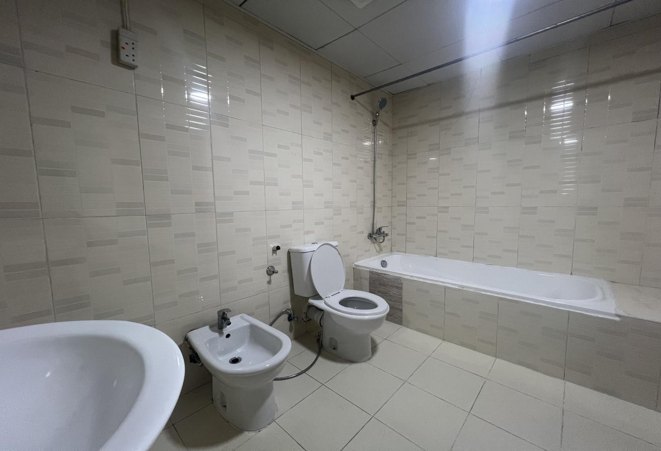 Amazing 3BHK UNFURNISHED IN NEW DOHA AREA - Apartment in New Doha