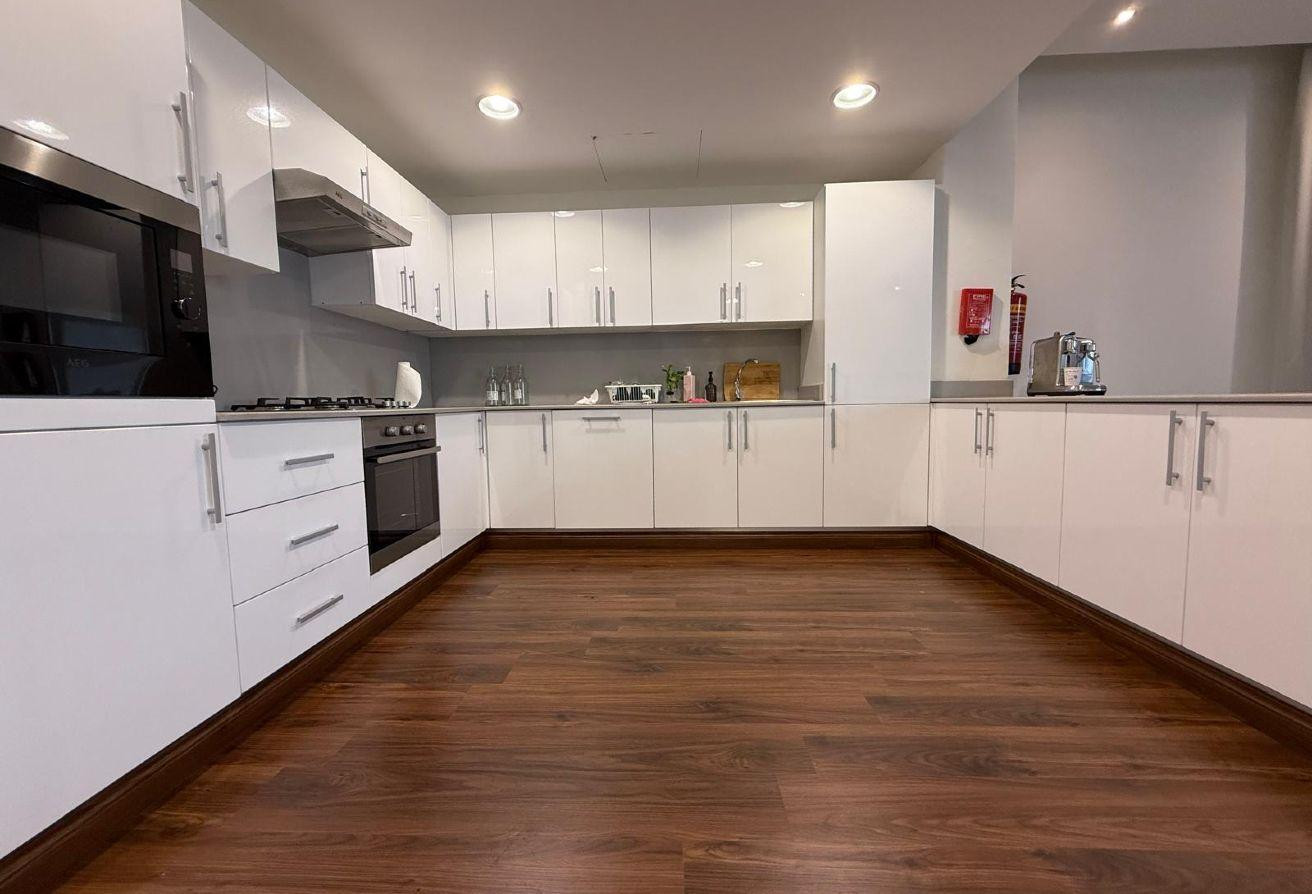 Stylish two bedrooms / spacious balcony / sea view