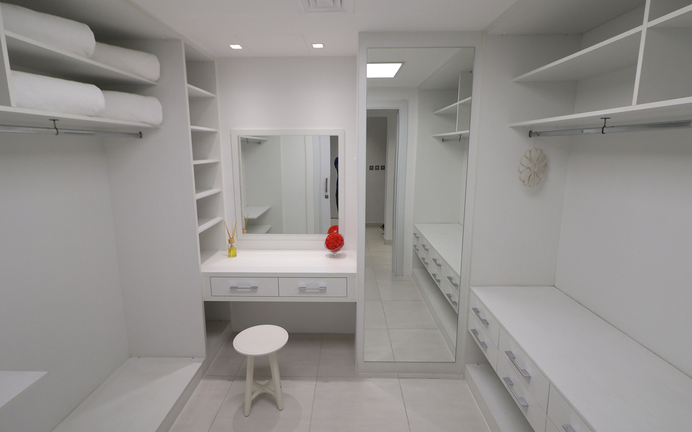 features a unique modern design Villa for Rent 5bhk +Maid - Compound Villa in Al Rayyan