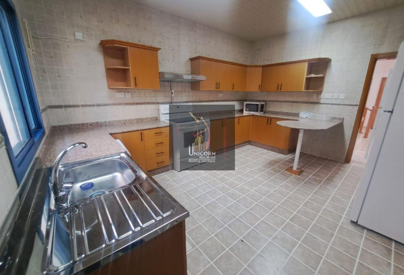 Great Deal, SF 4 BHK + Amenities + Tennis Court - Compound Villa in Al Markhiya Street