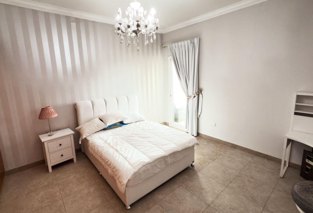 FOR SALE! SPACIOUS 3 BED+MAID-F/F-WITH TITLE DEEDS - Apartment in East Porto Drive