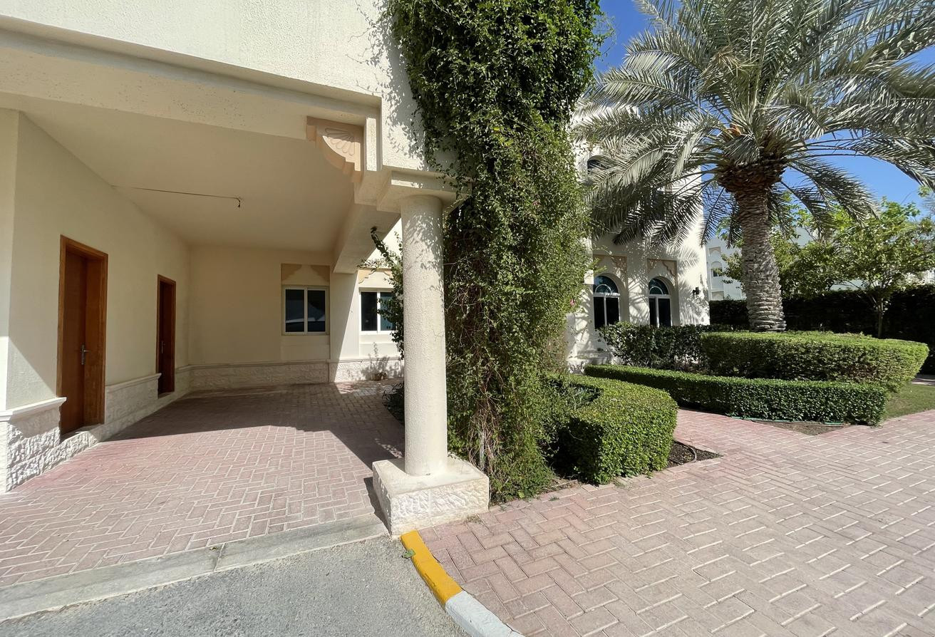 Luxurious 4BR Villa With Private Beach - Villa in West Bay Lagoon