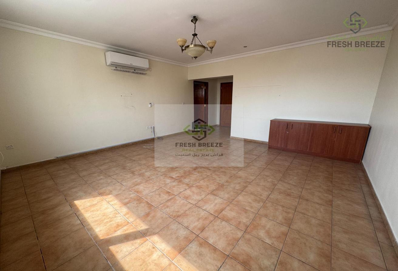 3BHK SF PACIOUS COMPOUND VILLA IN AL-NASR - Villa in Al Nasr Street