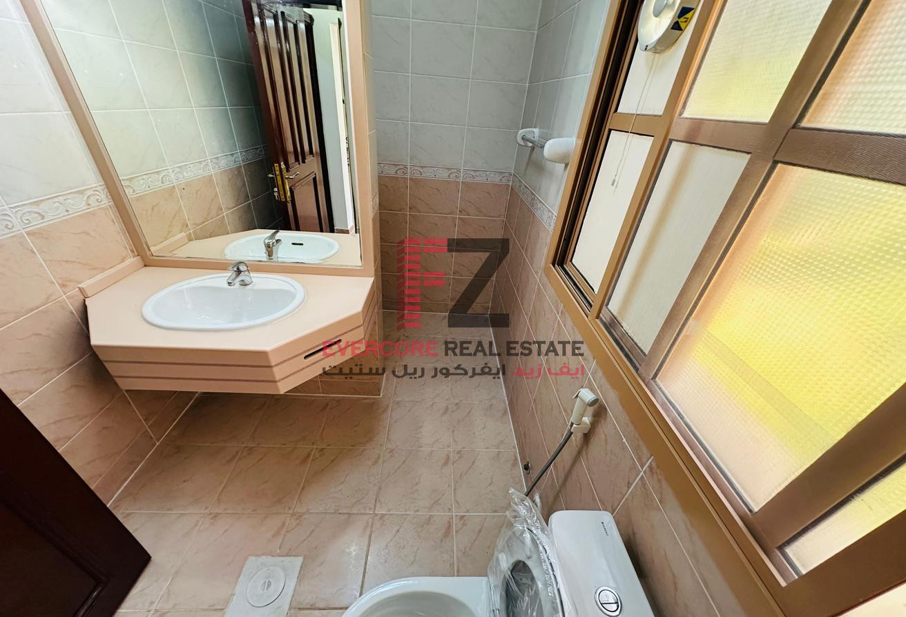 SPACIOUS VILLA | 04 BEDROOMS | AMENITIES - Compound Villa in Old Airport Road