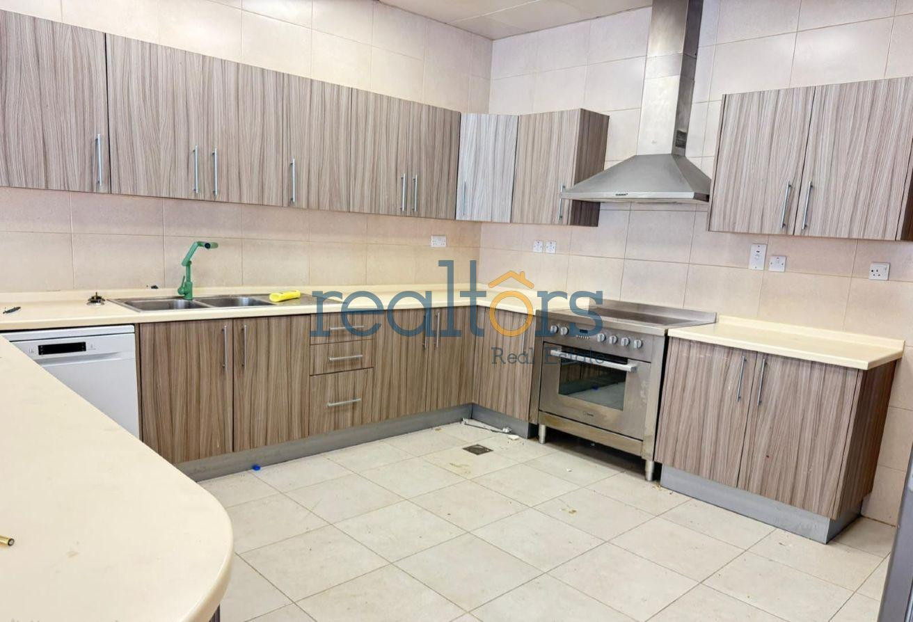 Spacious 4-Bedroom Compound Villa in Ain Khaled - Compound Villa in Wadi Al Shaheeniya Street