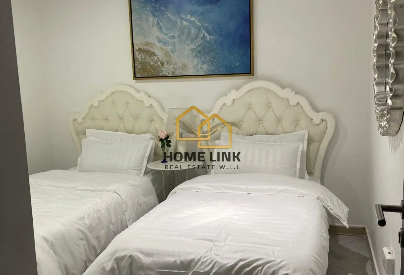 SPACIOUS AND ELEGANT 1+OFFICE FF APARTMENT - Apartment in East Porto Drive