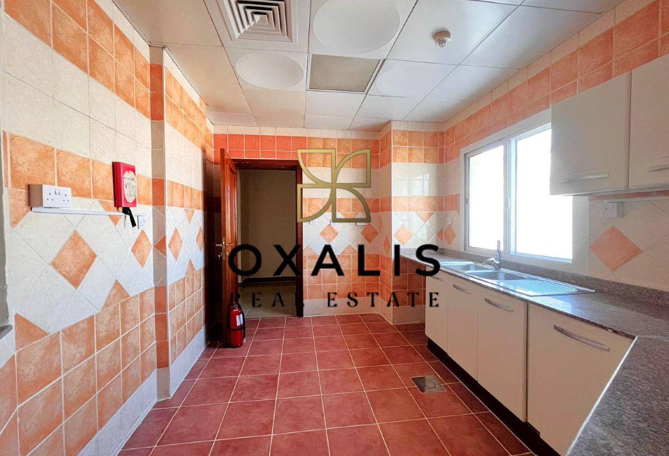 HUGE AND SPACIOUS 2 BHK UNFURNISHED | NEAR METRO - Apartment in Hadramout Street