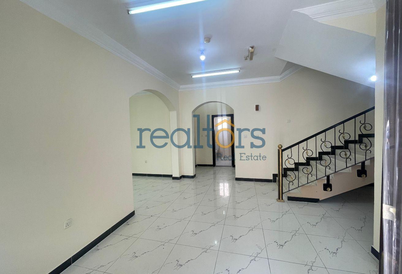 Newly renovated 5 BHK family compound - Compound Villa in Wadi Al Shaheeniya Street