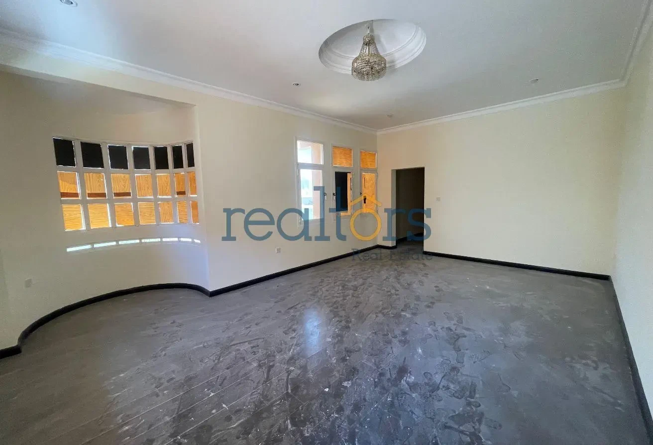 2 Villas for Sale – Excellent Location Duhail - Villa in Street 870