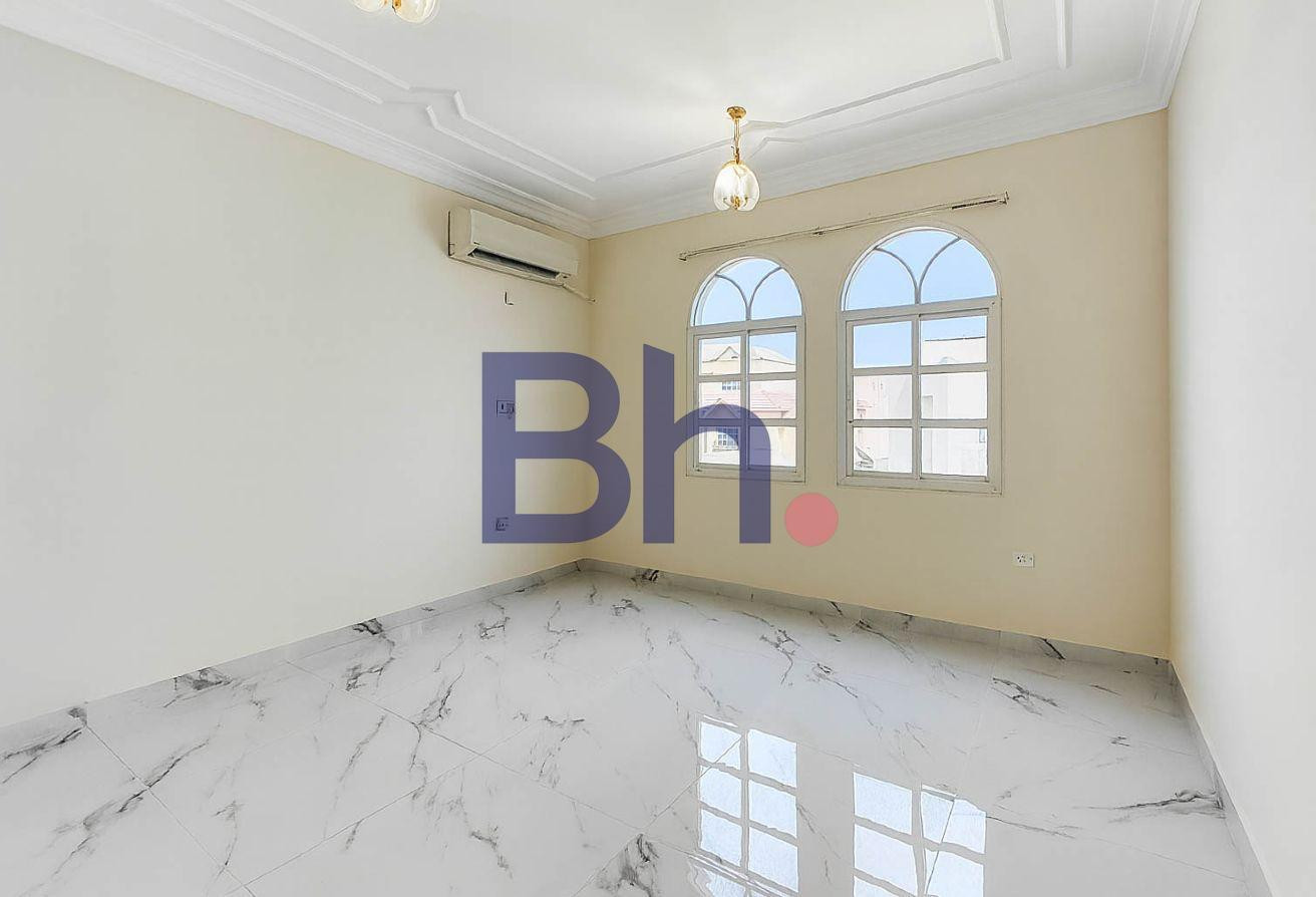 5 BEDROOMS - PERFECT FOR FAMILY OR FEMALE STAFF - Apartment in Al Hadara Street