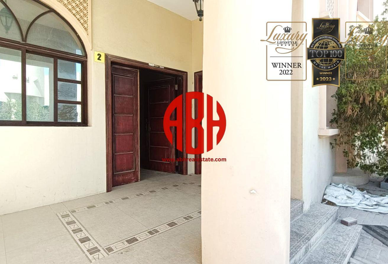 GREAT DEAL! | 5BDR + MAID &amp; DRIVER + MAJLIS VILLA - Compound Villa in Al Sakhama