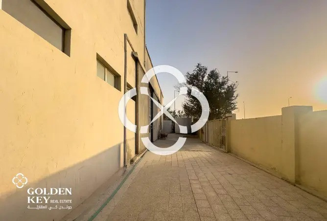 Expansive 1300sqm Workshop with Mezzanine, Office