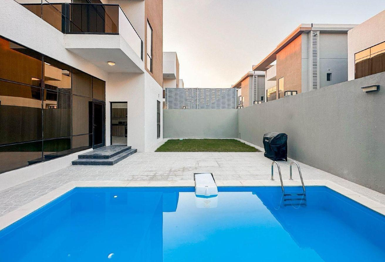 Luxury Brand New 5BDR+MAID villa with private pool - Villa in Sumaysimah