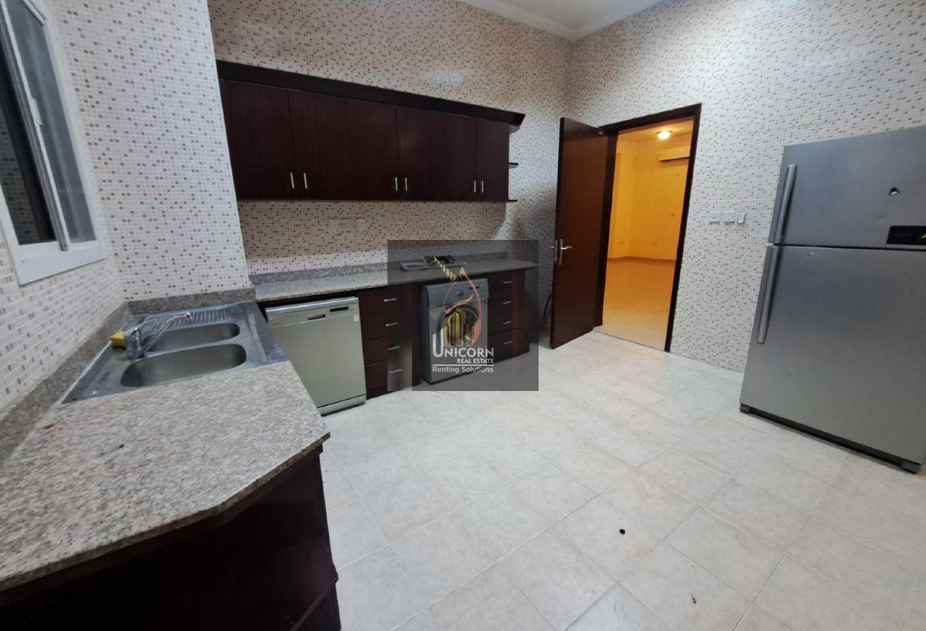 Well-Kept 5-Bedroom| Balcony | SF | 2 MONTHS FREE - Compound Villa in Bu Hamour Street
