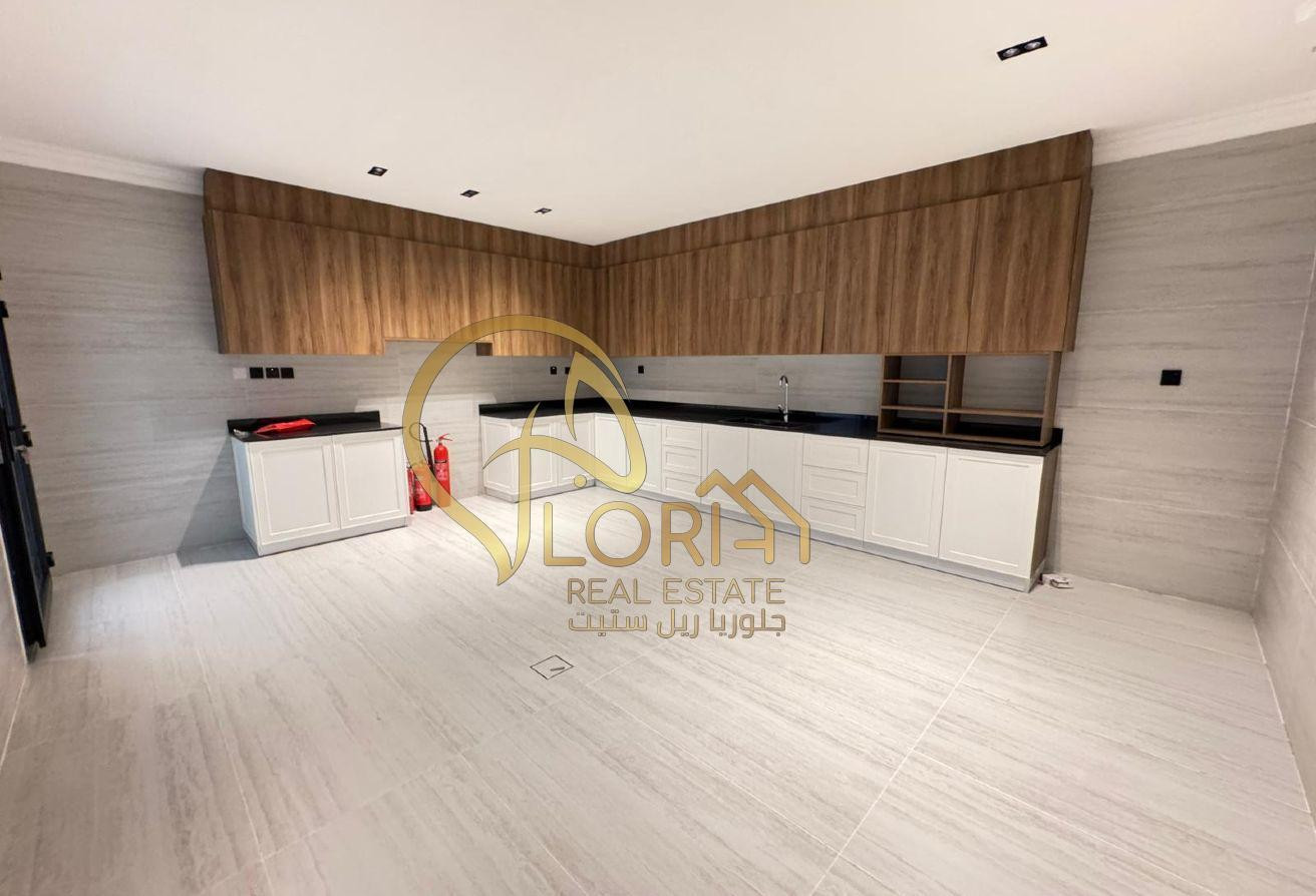 فيلا جديده 9 غرف ماستر للبيع في عنيزة على شارعين - Villa in Onaiza Street