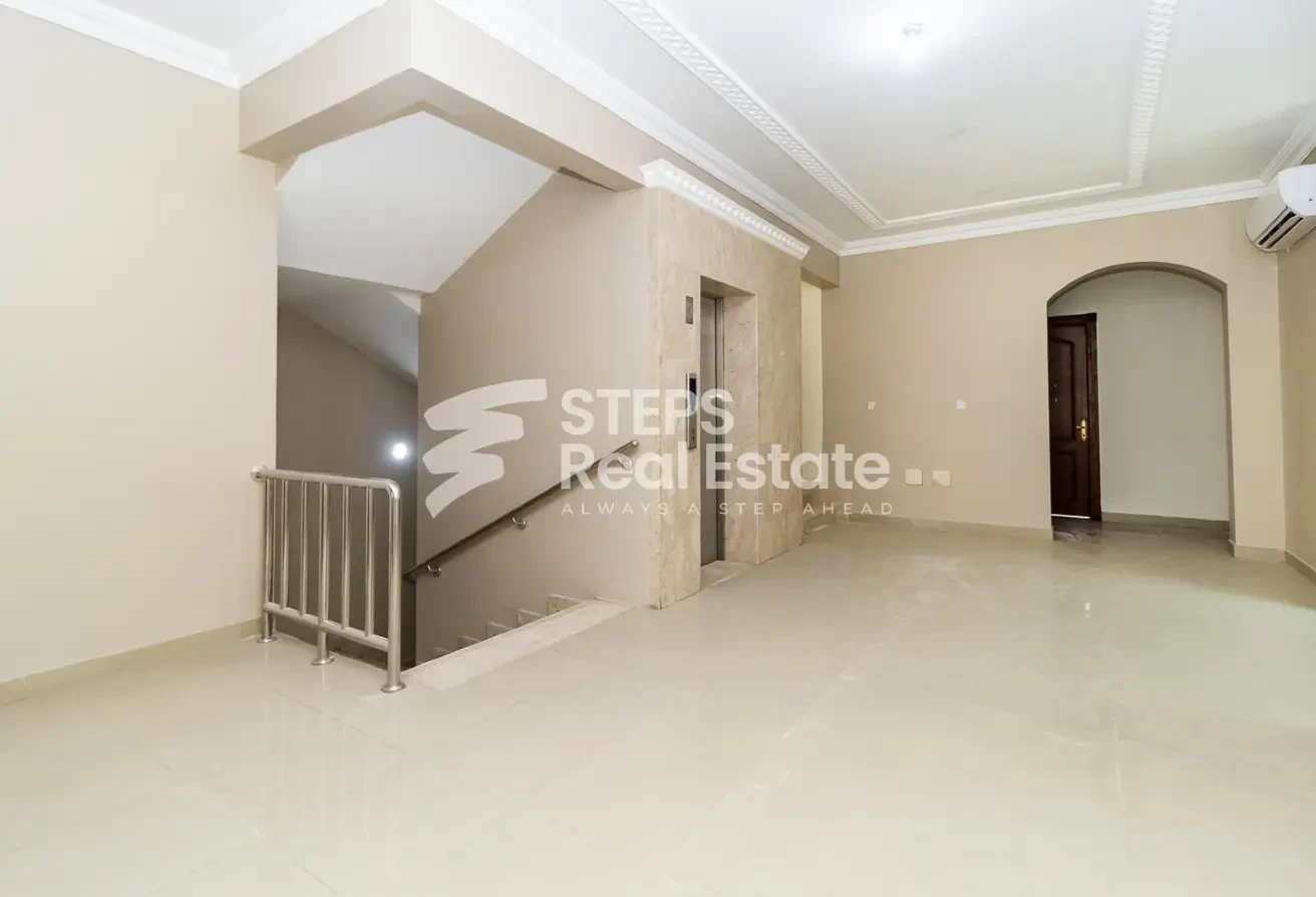 Spacious 3-Story Villa for Rent in Al Thumama - Villa in Al Thumama