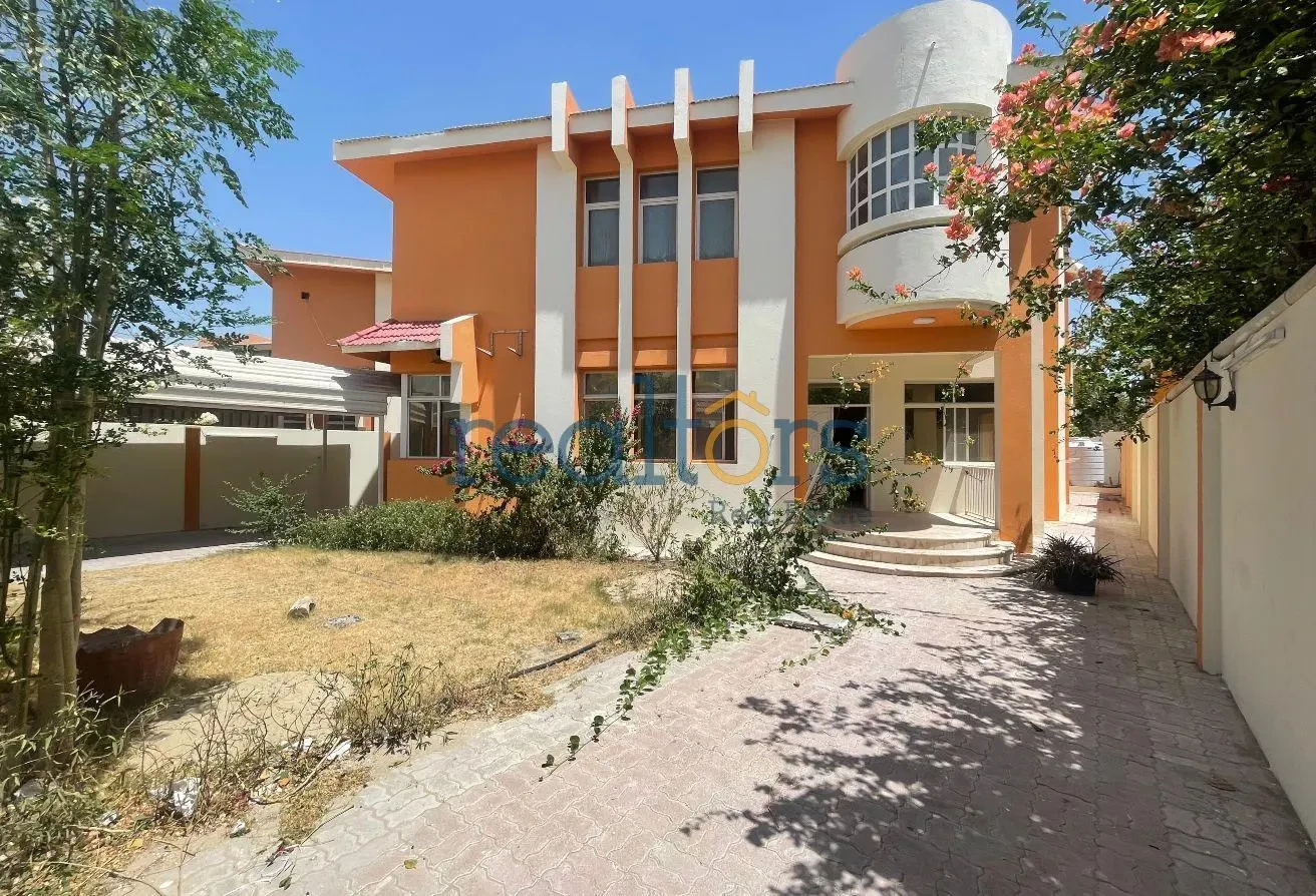 2 Villas for Sale – Excellent Location Duhail - Villa in Street 870