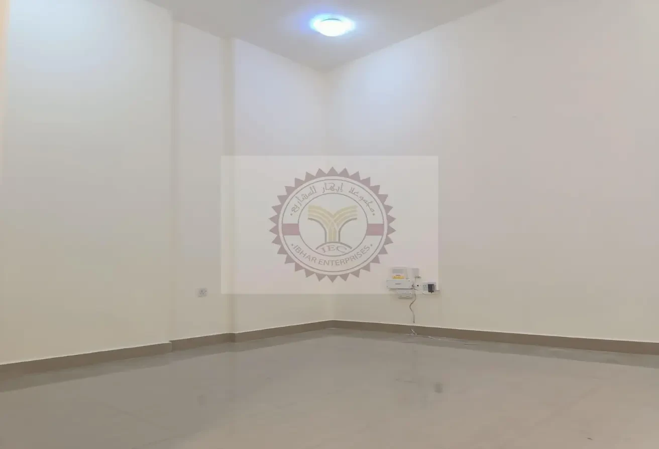 2 Bedroom Apartments unfurnished in al mansora - Apartment in Doha