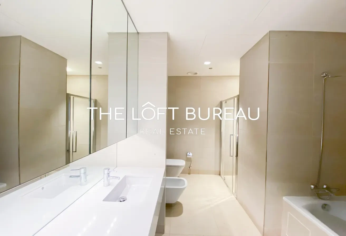 Luxurious 4 Bedroom Duplex With Maids Room - Duplex in Wadi