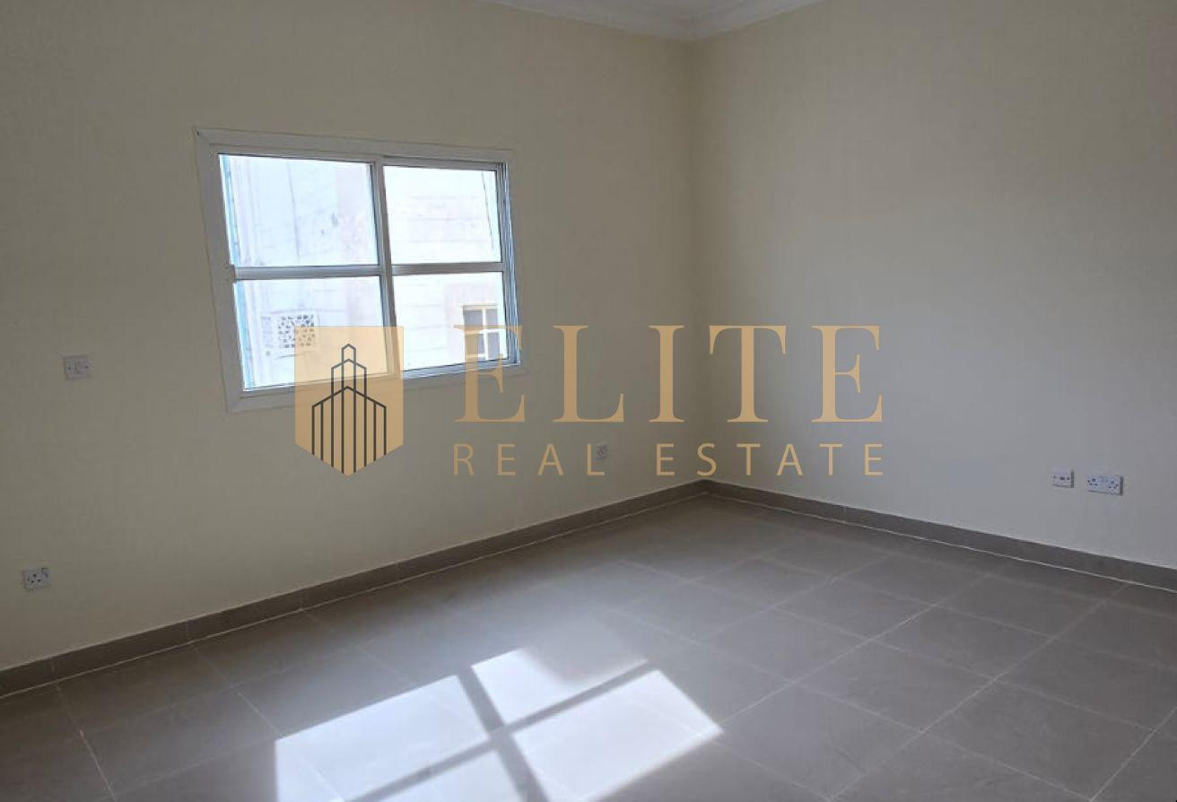 Large three-bedroom house unfurnished +1Month Fre - Apartment in Fereej Bin Mahmoud