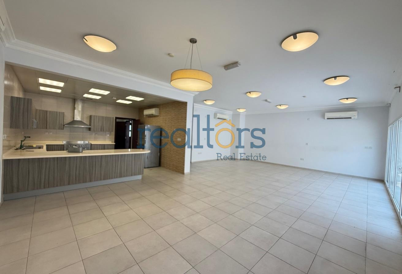 Spacious SF 4 BR Villa + Maid | Gated Community - Compound Villa in Wadi Al Shaheeniya Street