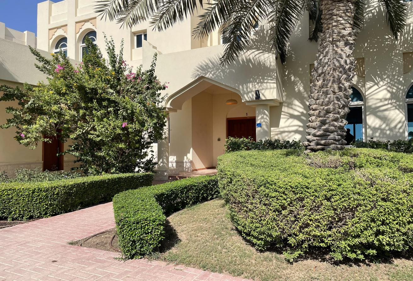 Luxurious 4BR Villa With Private Beach - Villa in West Bay Lagoon