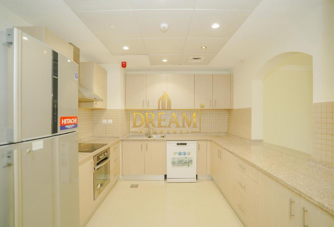 Stylish 1BR  Apartment with Balcony