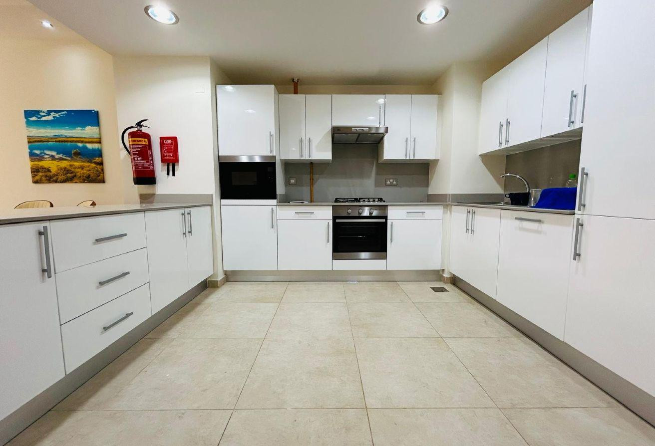 GOOD PRICE / ONE BEDROOM / NEAR VENDOM MALL - Apartment in Marina District