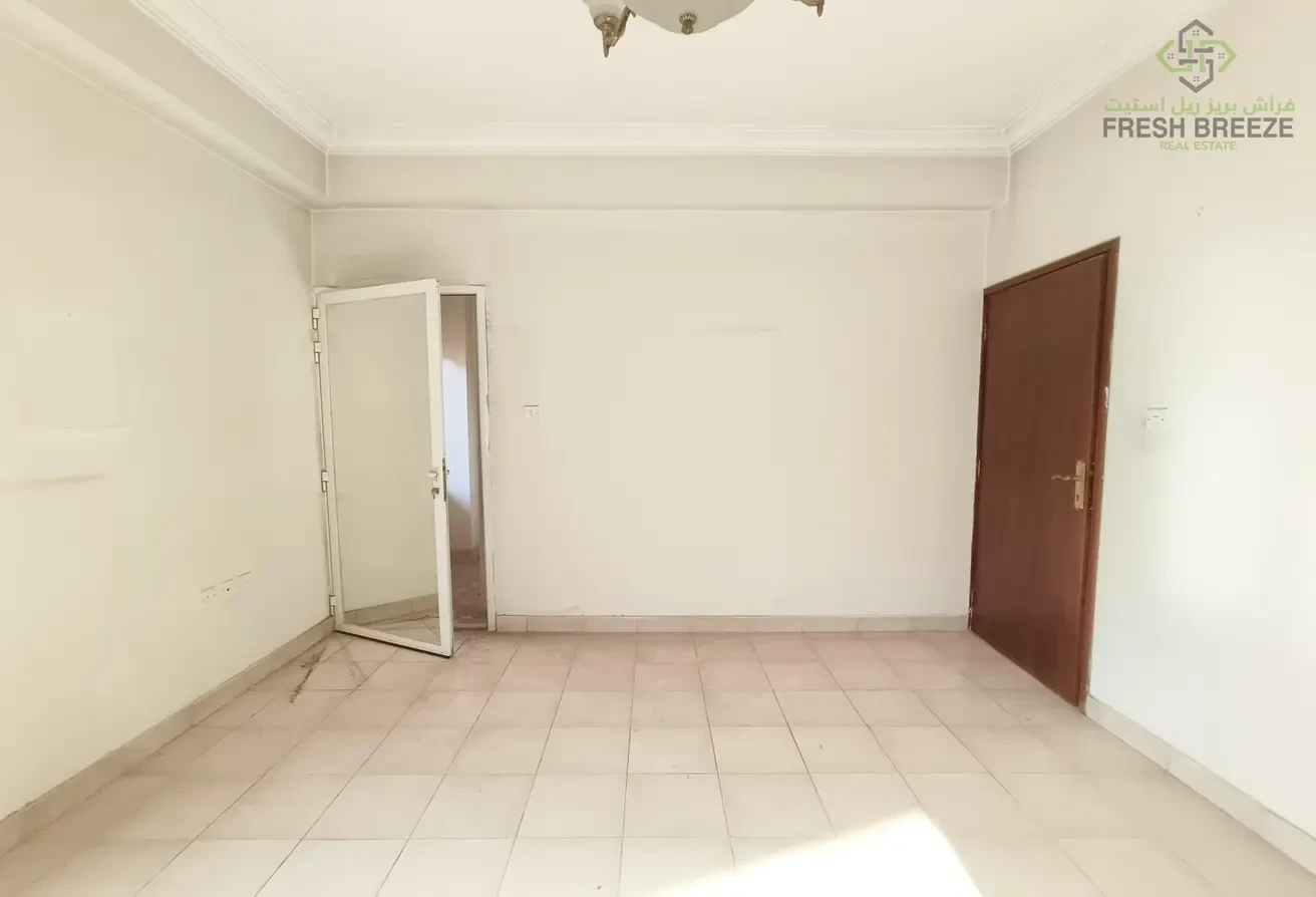 Spacious 3-Bedroom Apartment At Prime Location - Apartment in Umm Ghuwailina 4