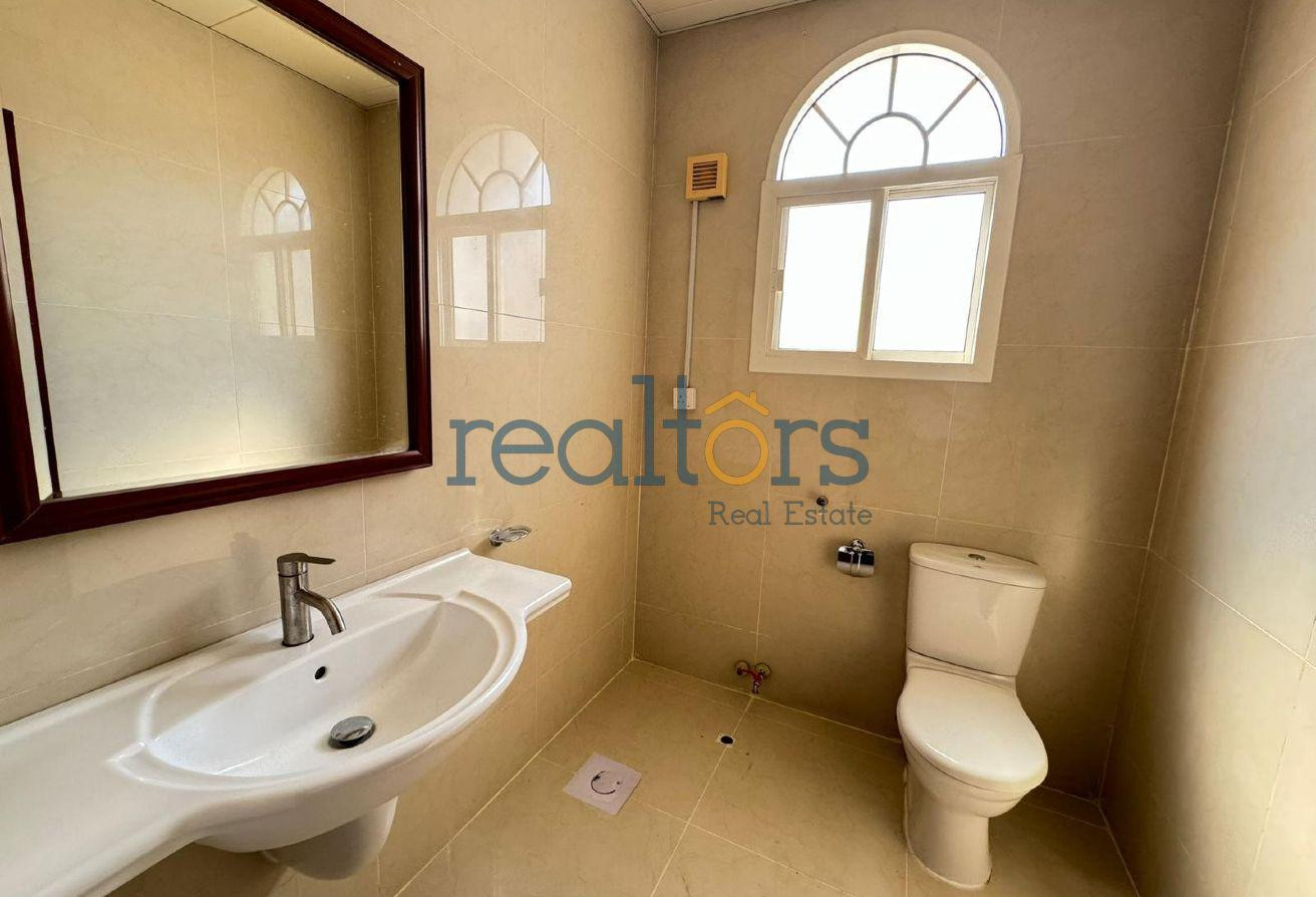 Bright Spacious 4BR Residence Villa | Old Airport - Compound Villa in Oqba Bin Nafie Street