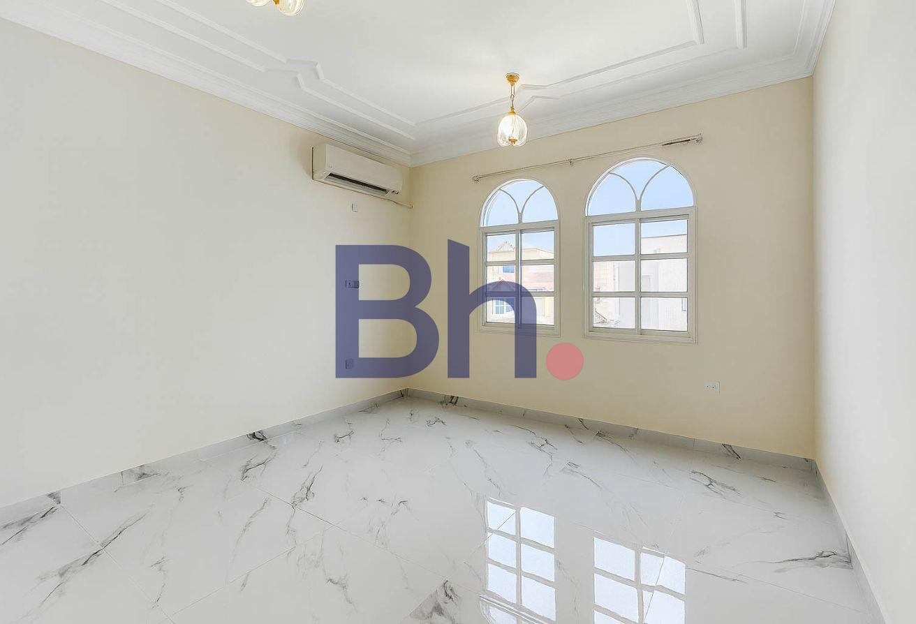 5 BEDROOMS - PERFECT FOR FAMILY OR FEMALE STAFF - Apartment in Al Hadara Street