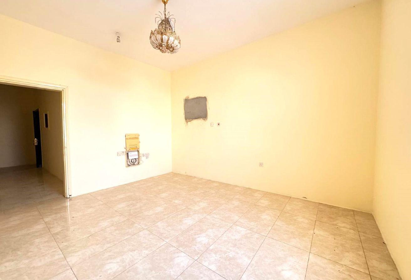 SPACIOUS UNFURNISHED 2BHK APARTMENT - Apartment in Madinat Khalifa South