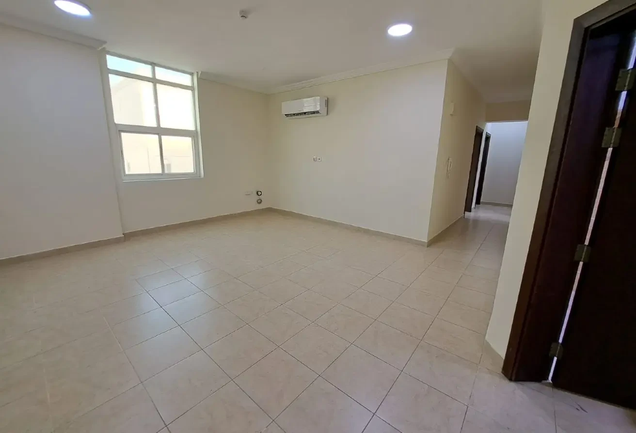Available 3BHK Unfurnished Flat near Musheireb! - Apartment in Musheireb