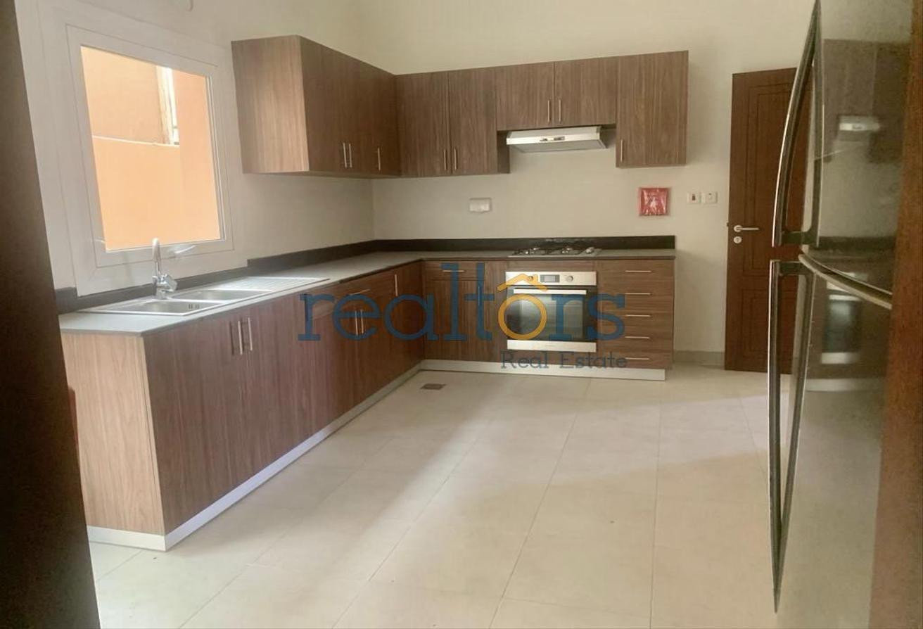 Contemporary | 3BR + Maid SF Villa | Compound - Villa in Bu Hamour Street