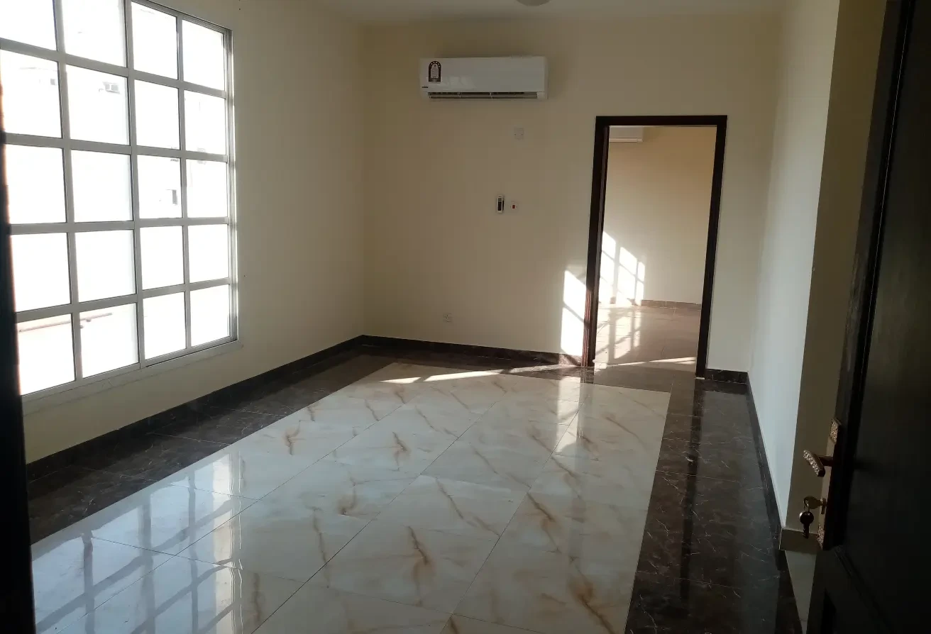3 bhk unfurnished apartment only at 6000 - Apartment in Al Hashmi Building