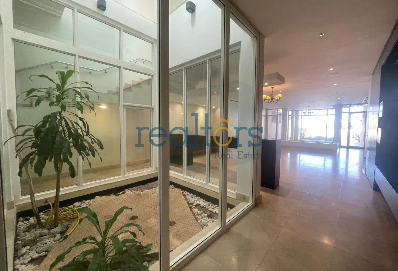 Luxury direct sea 4+Maid villa with private Garden - Compound Villa in West Bay Lagoon