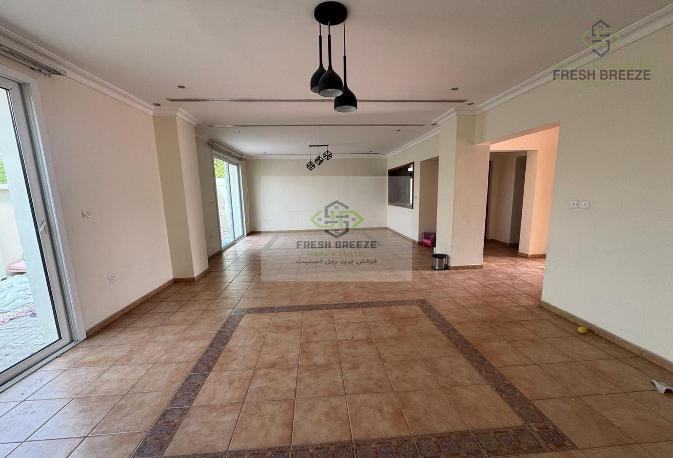 3BHK SF PACIOUS COMPOUND VILLA IN AL-NASR - Villa in Al Nasr Street