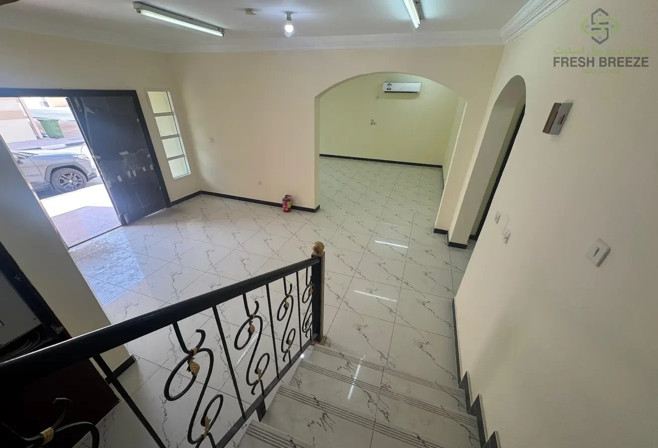 5BHK COMPOUND VILLA 1 ROOM ON GROUND IN AIN KHALID - Villa in Ain Khaled