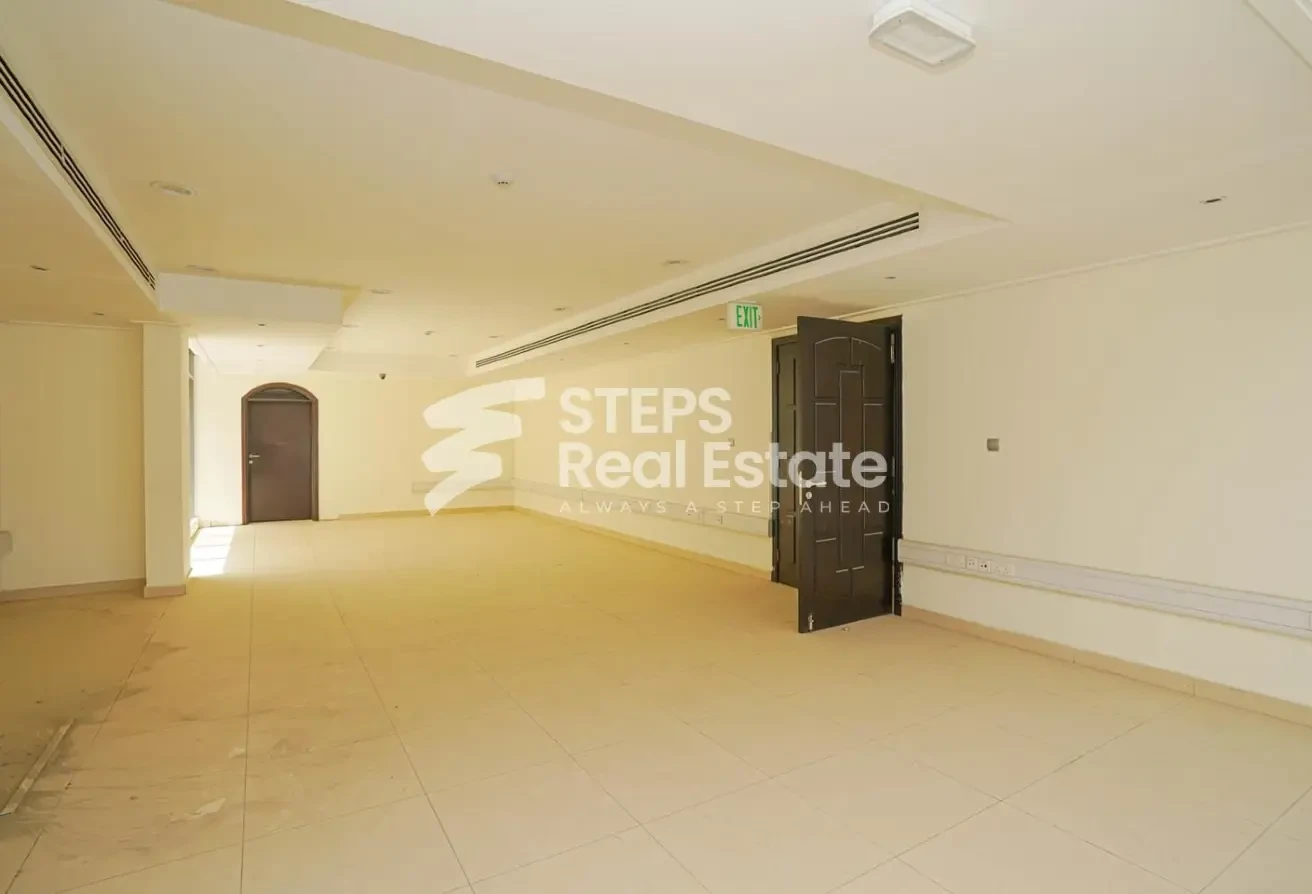 Standalone Commercial Villa | Office with Elevator - Villa in D Ring