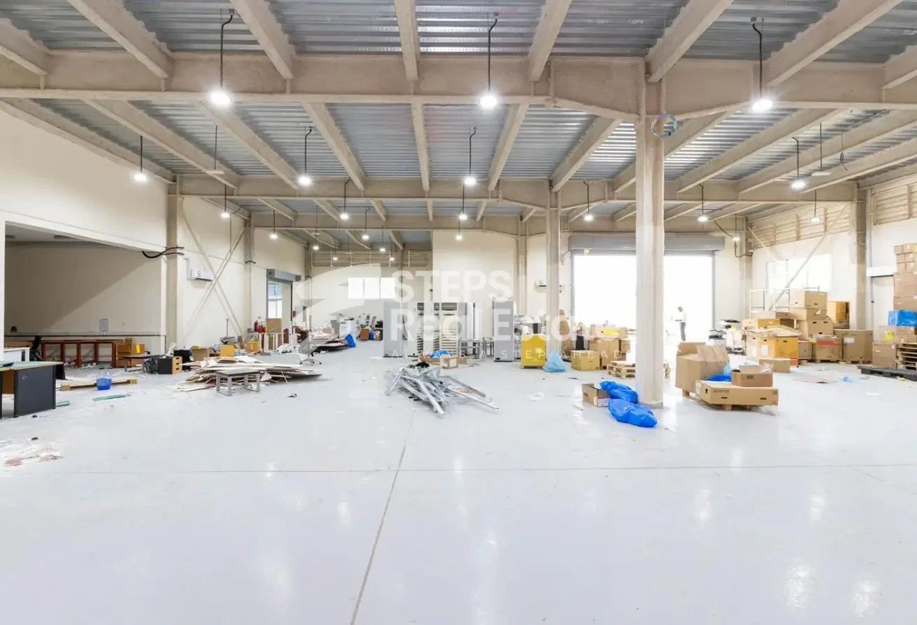 Brand New Warehouse with AC in Birkat Al Awamer - Warehouse in East Industrial Street