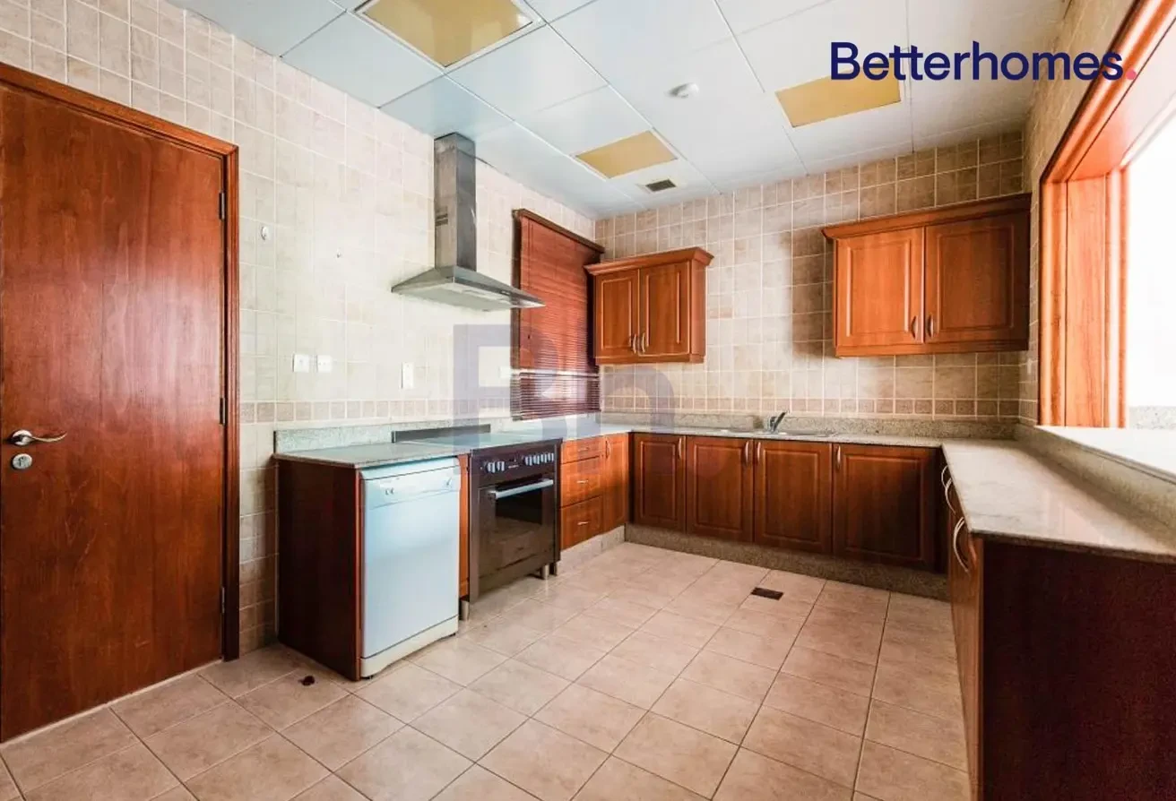 SPACIOUS | 3 BEDROOMS WITH MAID ROOM - Compound Villa in Ain Khaled