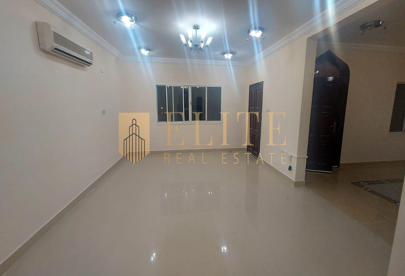 4-bedroom 5 bathroom in Duhail and 1 month free - Compound Villa in Souk Al gharaffa